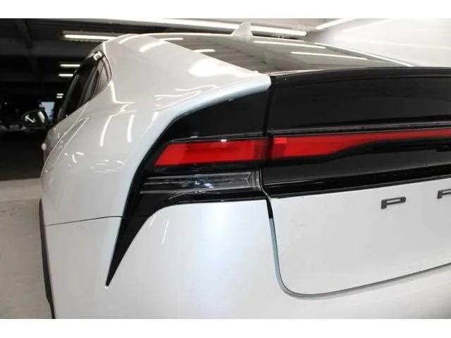Toyota Prius 2023 — миниатюра 3