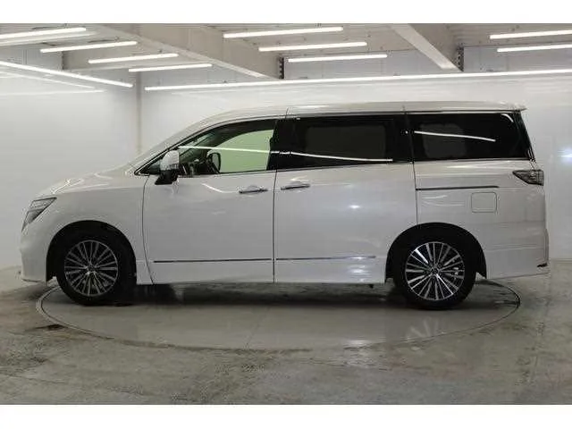 Nissan ELGRAND 2024 — миниатюра 3
