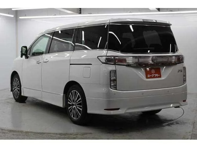 Nissan ELGRAND 2024 — миниатюра 5