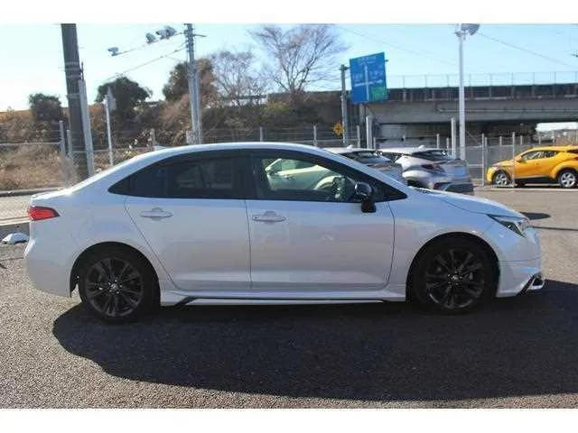 Toyota Corolla Sedan 2023 — миниатюра 4