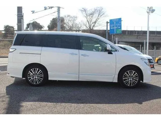 Nissan ELGRAND 2024 — миниатюра 5