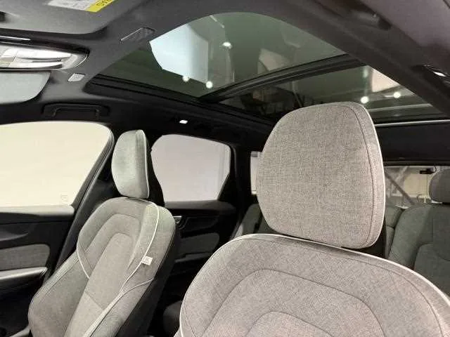 Volvo XC60 2023 — миниатюра 5