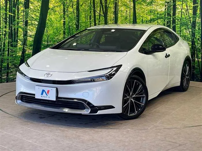 Toyota Prius 2023 — фото 1, купить с доставкой в Москву