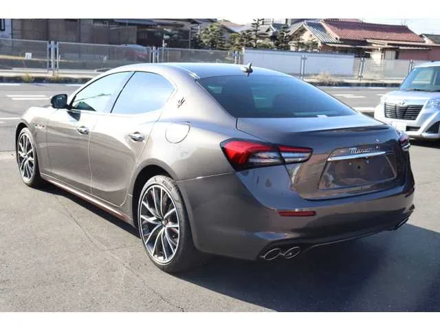 Maserati Ghibli 2023 — миниатюра 2