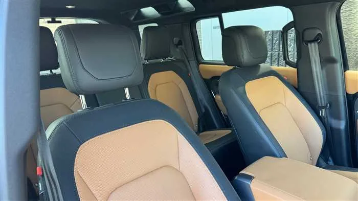 Land Rover Defender 110 X HSE D300 2024 — миниатюра 3