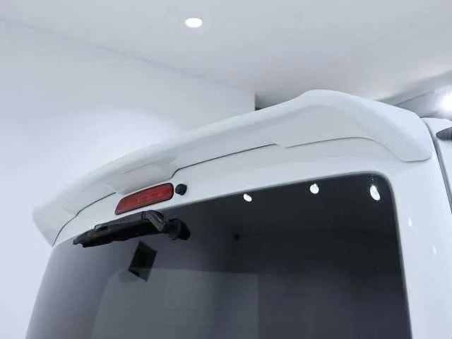 Toyota Hiace Van 2023 — миниатюра 3