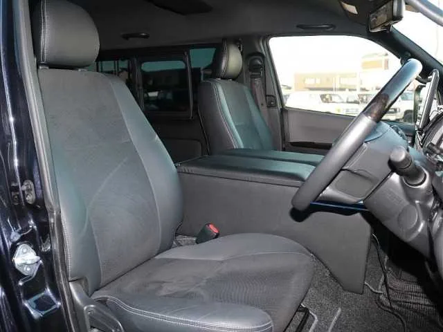 Toyota Hiace Van 2022 — миниатюра 3