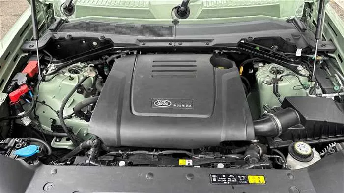 Land Rover Defender 90 75th 2023 — миниатюра 4