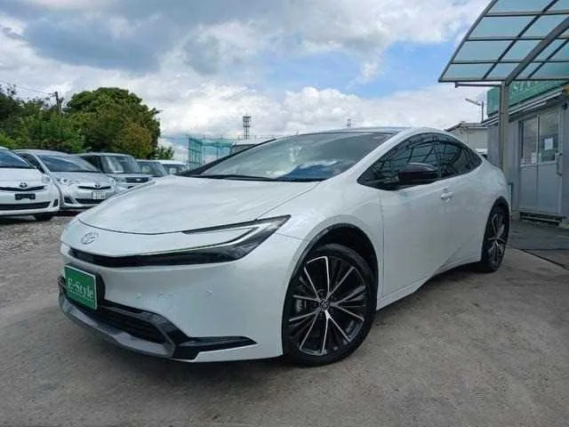 Toyota Prius 2023 — фото 1, купить с доставкой в Москву