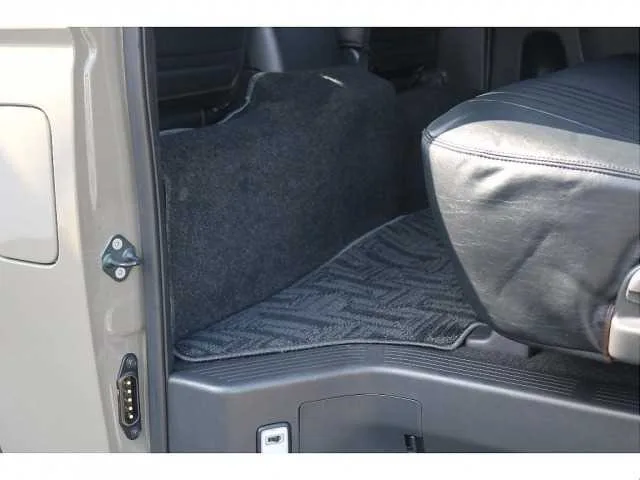 Toyota Hiace Van 2022 — миниатюра 3