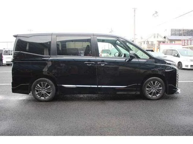 Toyota VOXY 2022 — миниатюра 3
