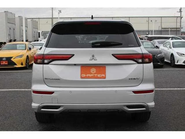 Mitsubishi Outlander 2022 — миниатюра 2