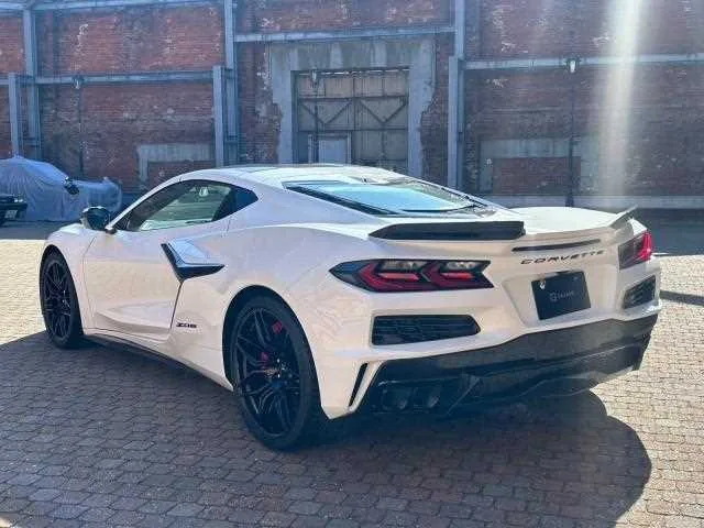 Chevrolet Corvette 2024 — миниатюра 2