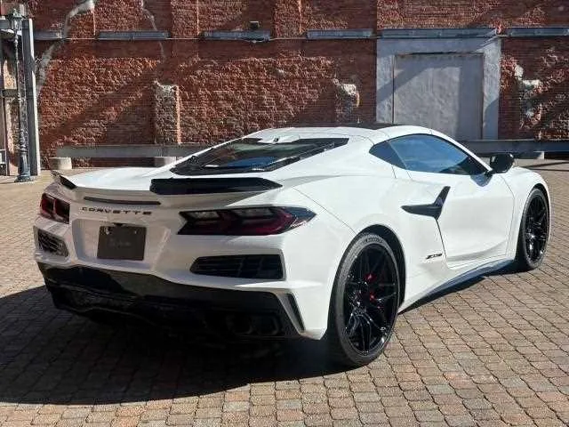 Chevrolet Corvette 2024 — миниатюра 4