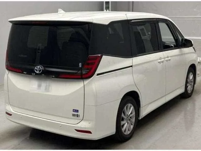Toyota NOAH 2024 — миниатюра 2