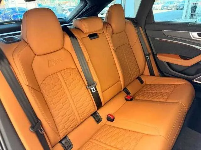 Audi RS6 2023 — миниатюра 2