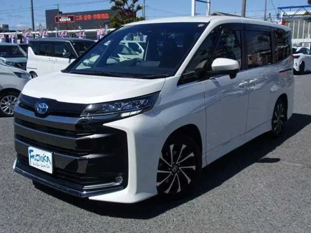 Toyota Noah 2023 — фото 1, купить с доставкой в Москву