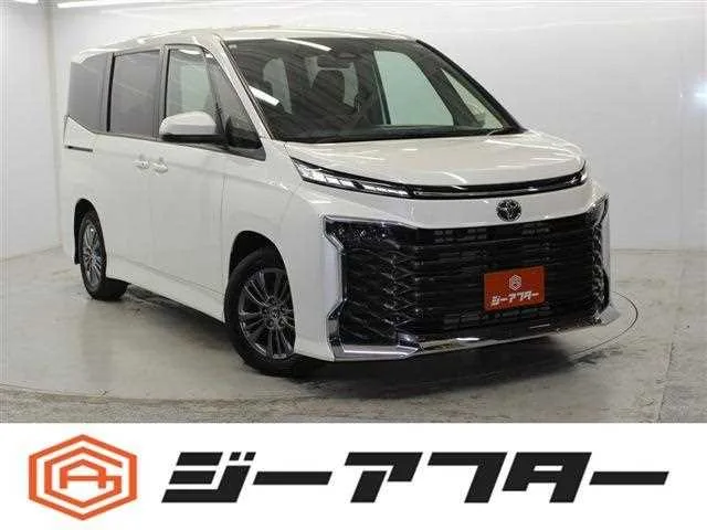 Toyota Voxy 2023 — фото 1, купить с доставкой в Москву