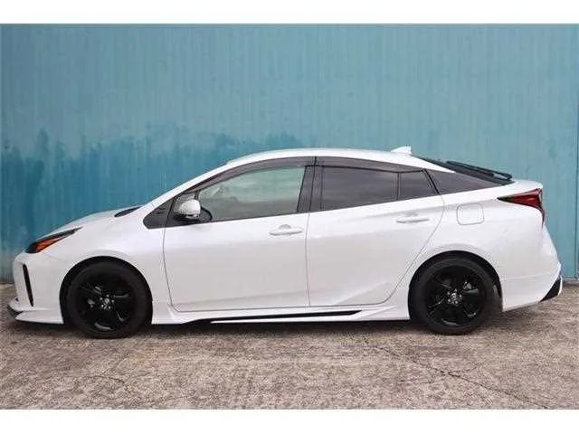 Toyota Prius 2022 — миниатюра 2