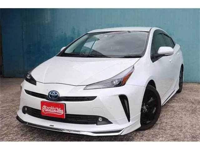 Toyota Prius 2022 — фото 1, купить с доставкой в Москву