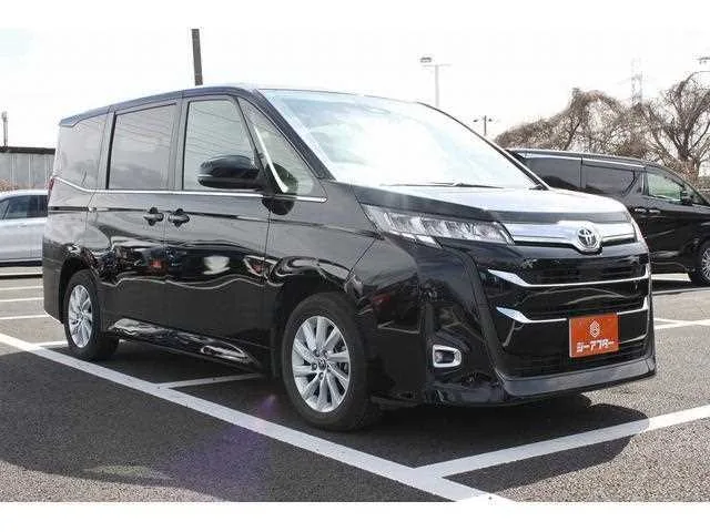 Toyota Noah 2022 — фото 1, купить с доставкой в Москву