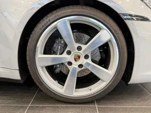 Porsche 911 2024 — миниатюра 3