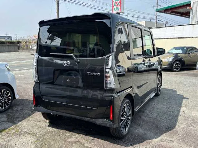Daihatsu Tanto Custom 2025 — миниатюра 2