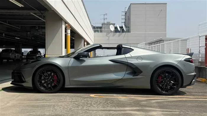 Chevrolet Corvette 3LT 2023 — миниатюра 3