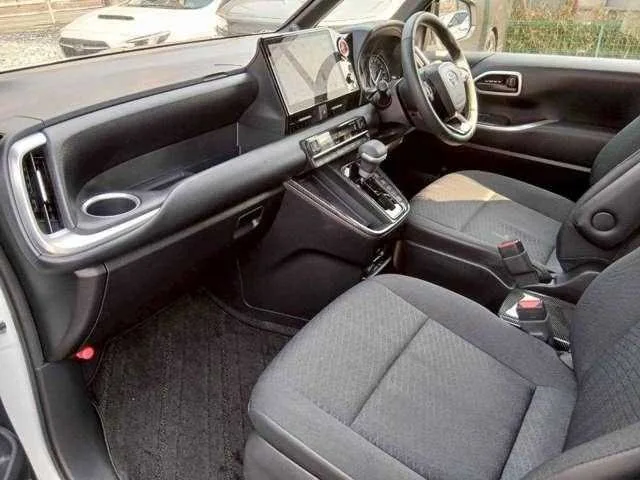 Toyota Voxy 2023 — миниатюра 3