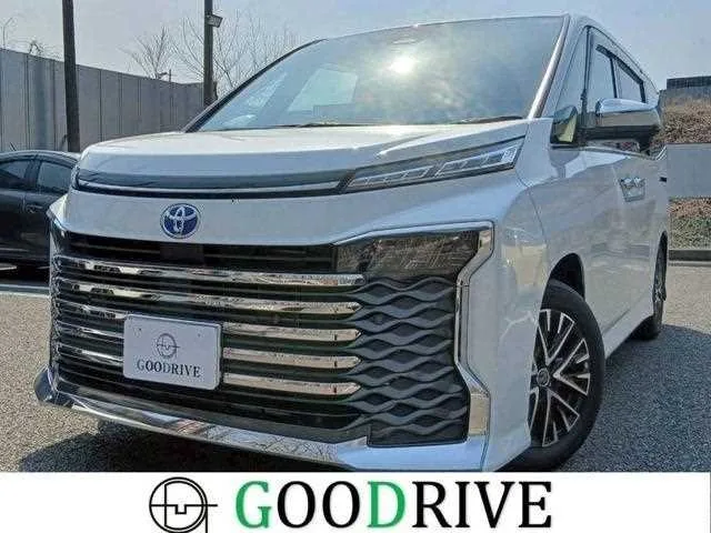 Toyota Voxy 2023 — фото 1, купить с доставкой в Москву
