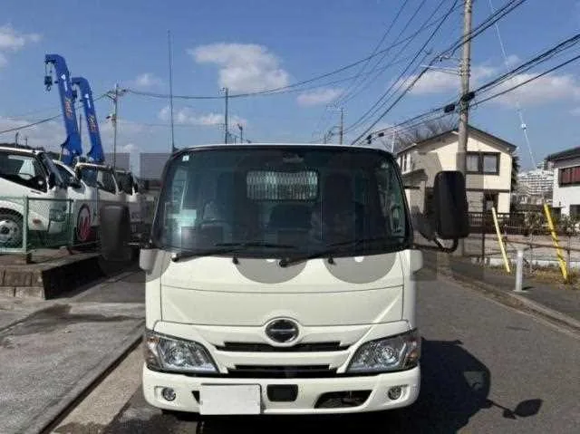 Hino Dutro 2022 — миниатюра 2