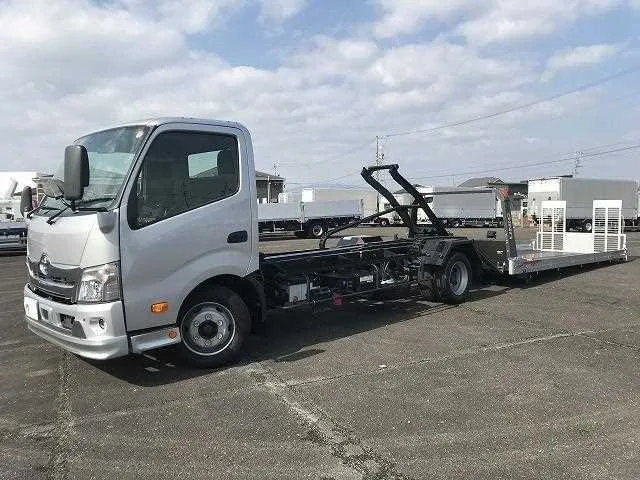 Toyota DYNA TRUCK 2023 — фото 1, купить с доставкой в Москву