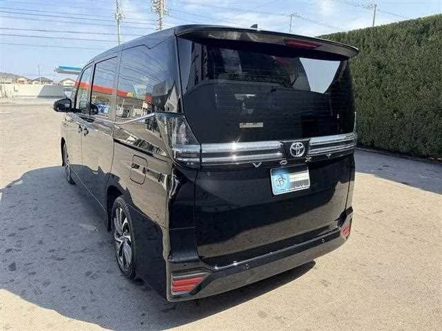 Toyota Voxy 2024 — миниатюра 4