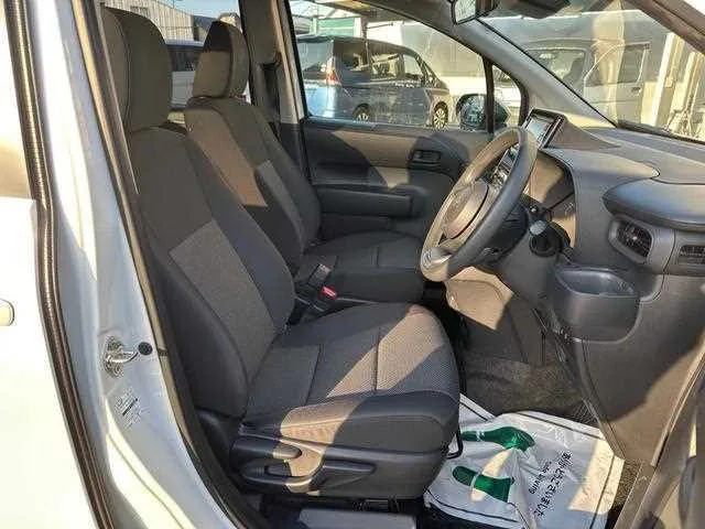 Toyota Sienta 2024 — миниатюра 4