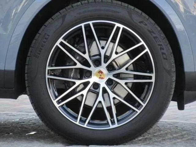 Porsche Cayenne 2024 — миниатюра 5