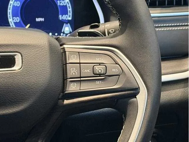 Jeep Grand Cherokee 2023 — миниатюра 5