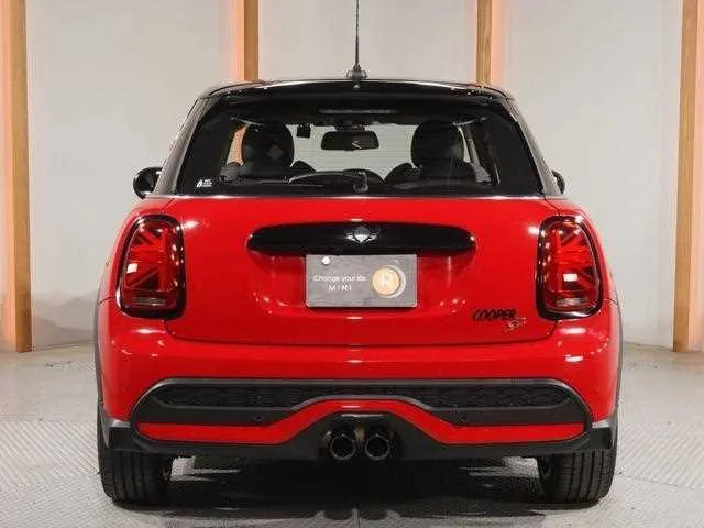 BMW MINI 2023 — миниатюра 3