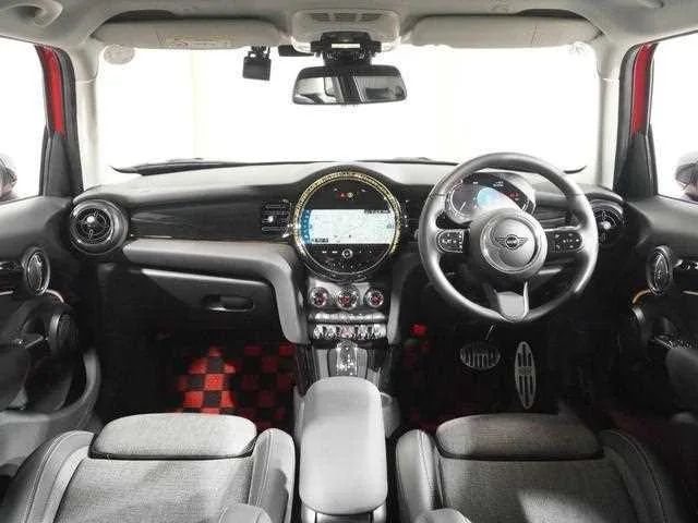 BMW MINI 2023 — миниатюра 4