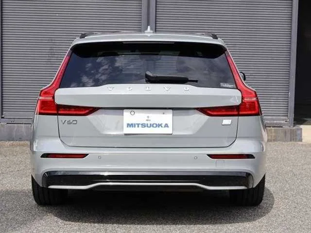 Volvo V60 2024 — миниатюра 2
