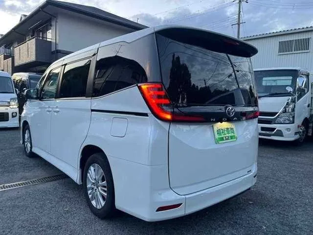 Toyota NOAH 2023 — миниатюра 2