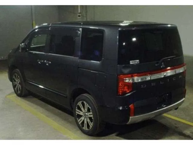 Mitsubishi Delica D:5 2023 — миниатюра 4