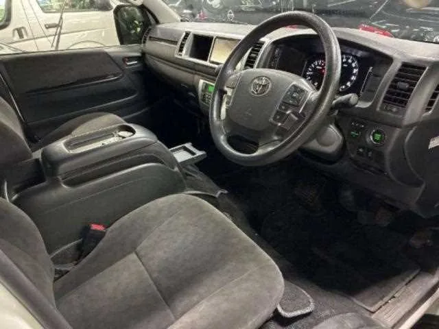 Toyota Hiace Wagon 2022 — миниатюра 3