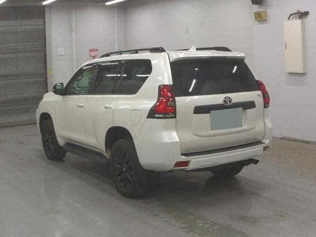 Toyota Land Cruiser Prado 2023 — миниатюра 2