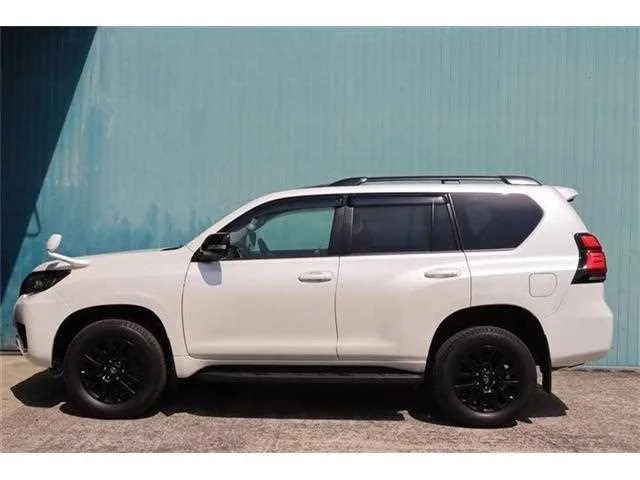 Toyota Land Cruiser Prado 2022 — миниатюра 5