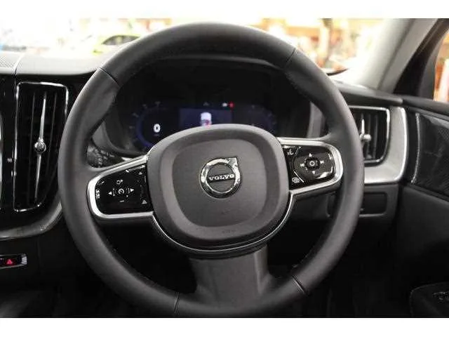 Volvo XC60 2024 — миниатюра 5