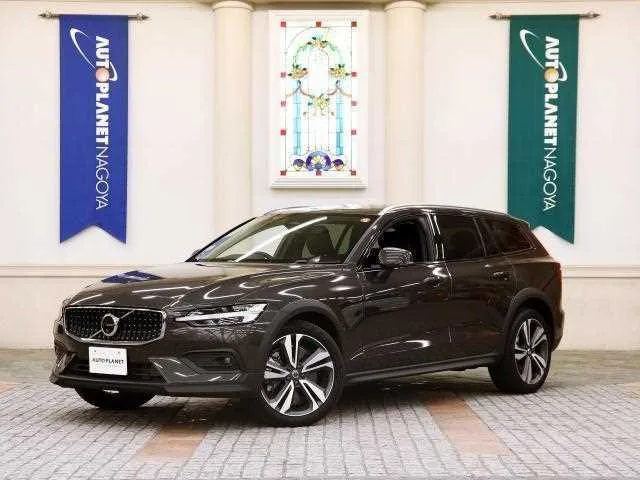 Volvo V60 2024 — фото 1, купить с доставкой в Москву