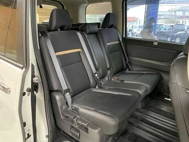 Nissan Serena 2023 — миниатюра 2
