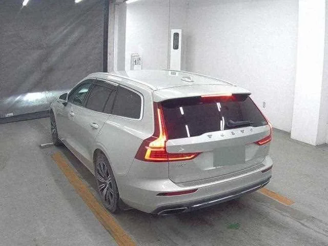 Volvo V60 2022 — миниатюра 2