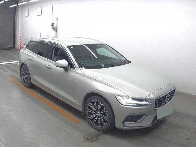 Volvo V60 2022 — фото 1, купить с доставкой в Москву