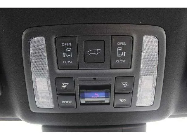 Toyota NOAH 2022 — миниатюра 3